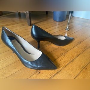 Stuart Weitzman pumps in great condition